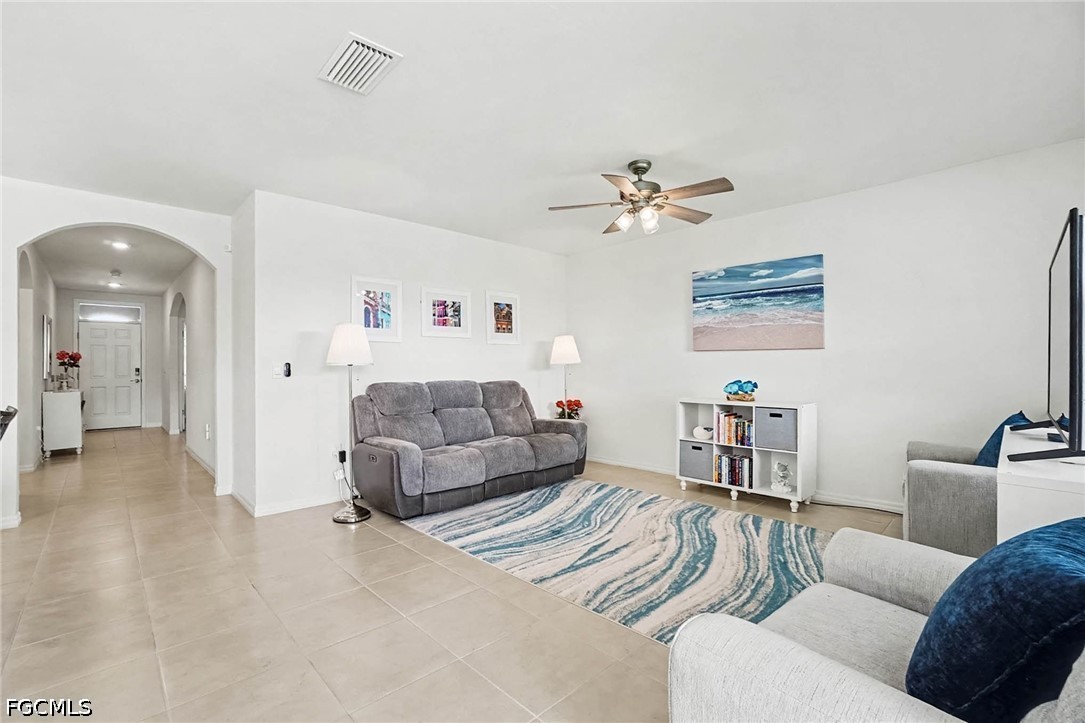 3 Bed SingleFamilyResidence for Sale in Cape Coral, photo 10