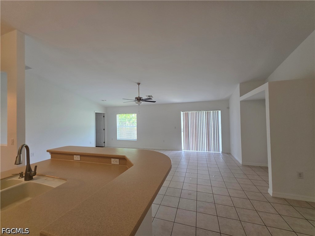 3 Bed SingleFamilyResidence for Sale in Cape Coral, photo 10