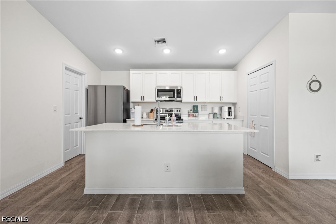 3 Bed SingleFamilyResidence for Sale in Cape Coral, photo 10