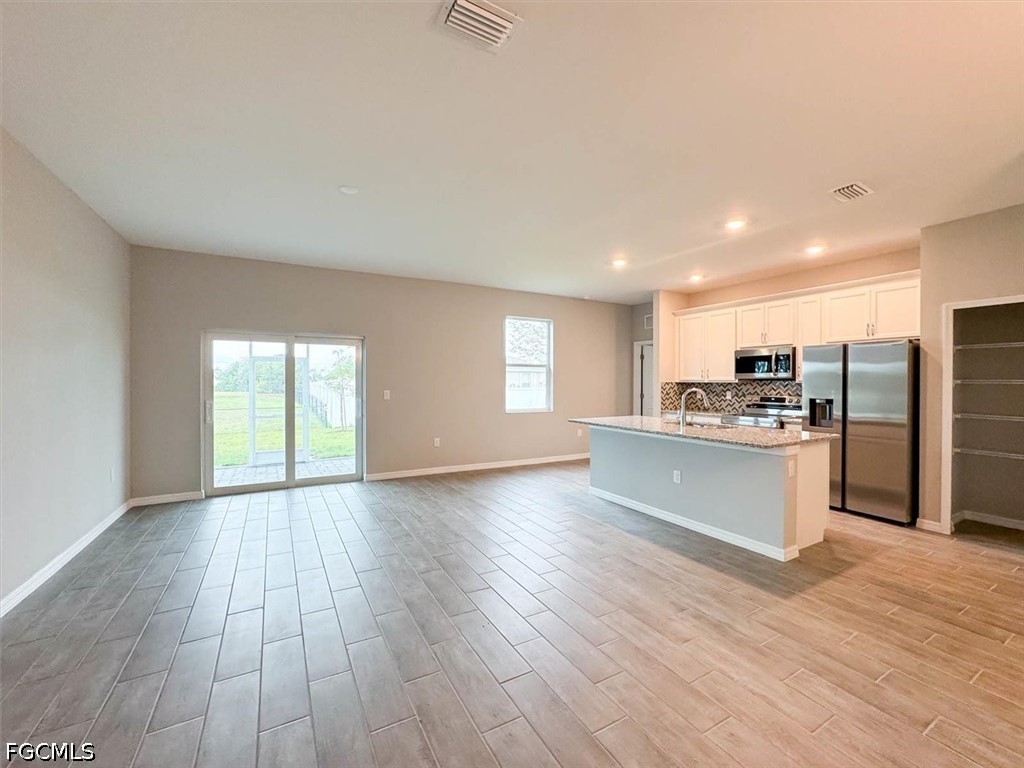 3 Bed SingleFamilyResidence for Sale in Cape Coral, photo 10