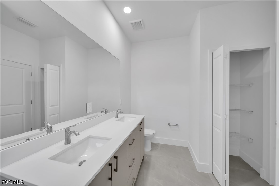 4 Bed SingleFamilyResidence for Sale in Lehigh Acres, photo 10