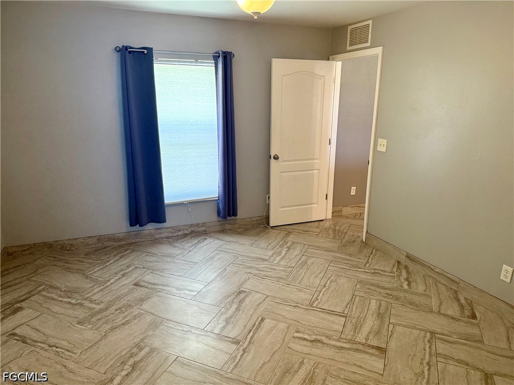 3 Bed SingleFamilyResidence for Sale in Cape Coral, photo 10