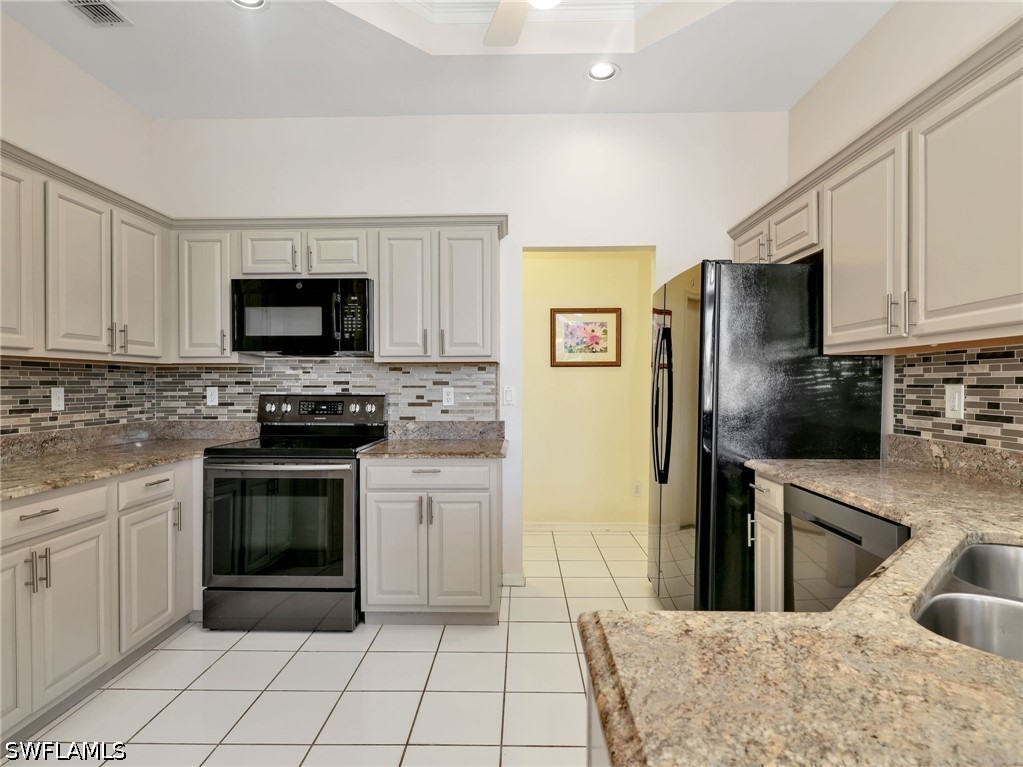 3 Bed SingleFamilyResidence for Sale in Naples, photo 10