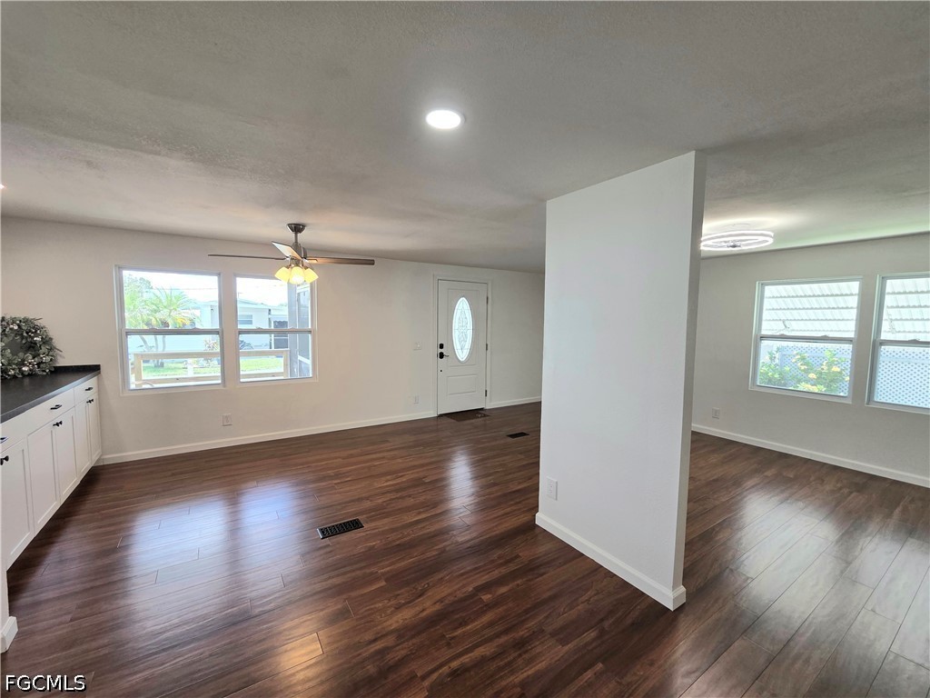 2 Bed ManufacturedHome for Sale in North Fort Myers, photo 10