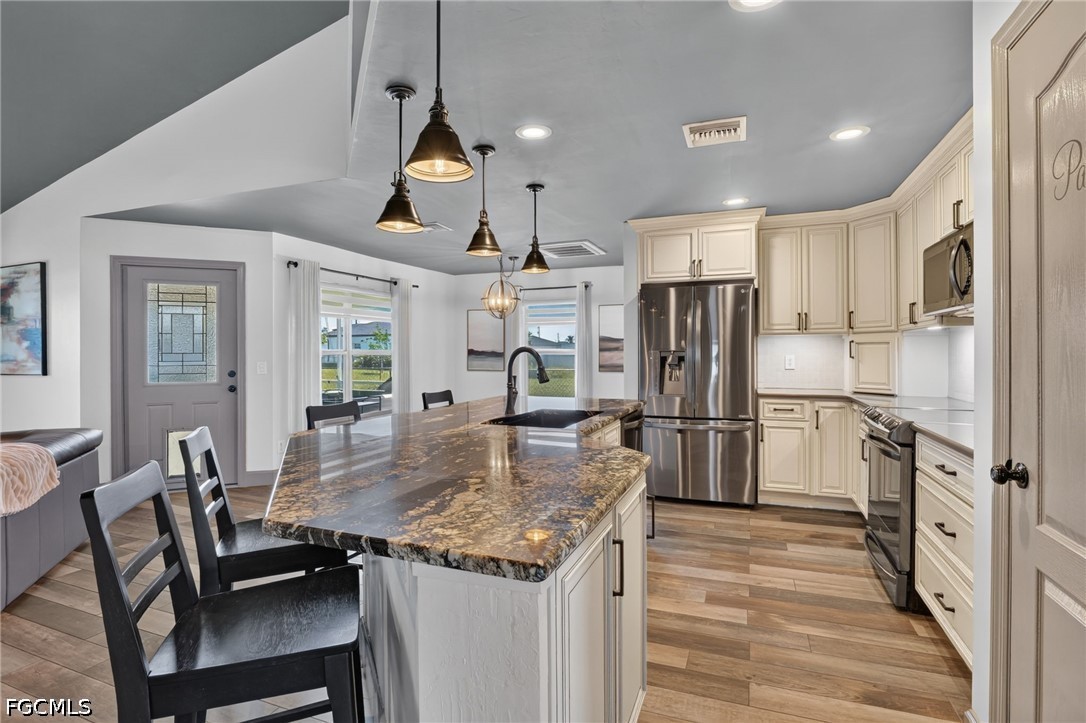 3 Bed SingleFamilyResidence for Sale in Cape Coral, photo 10