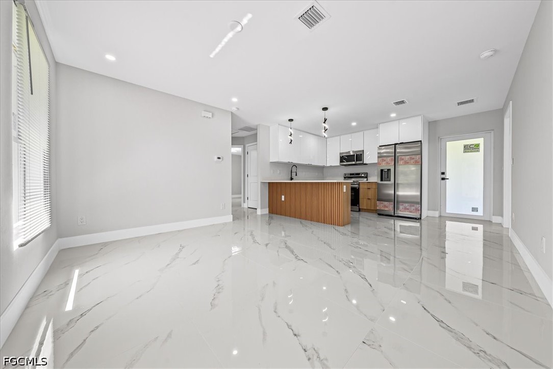 3 Bed SingleFamilyResidence for Sale in Lehigh Acres, photo 10