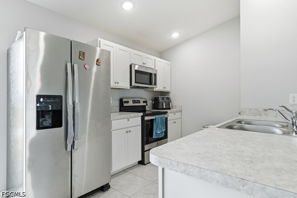 3 Bed SingleFamilyResidence for Sale in Cape Coral, photo 10