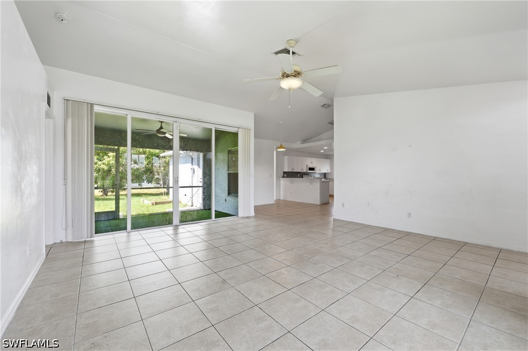 3 Bed SingleFamilyResidence for Sale in Cape Coral, photo 10