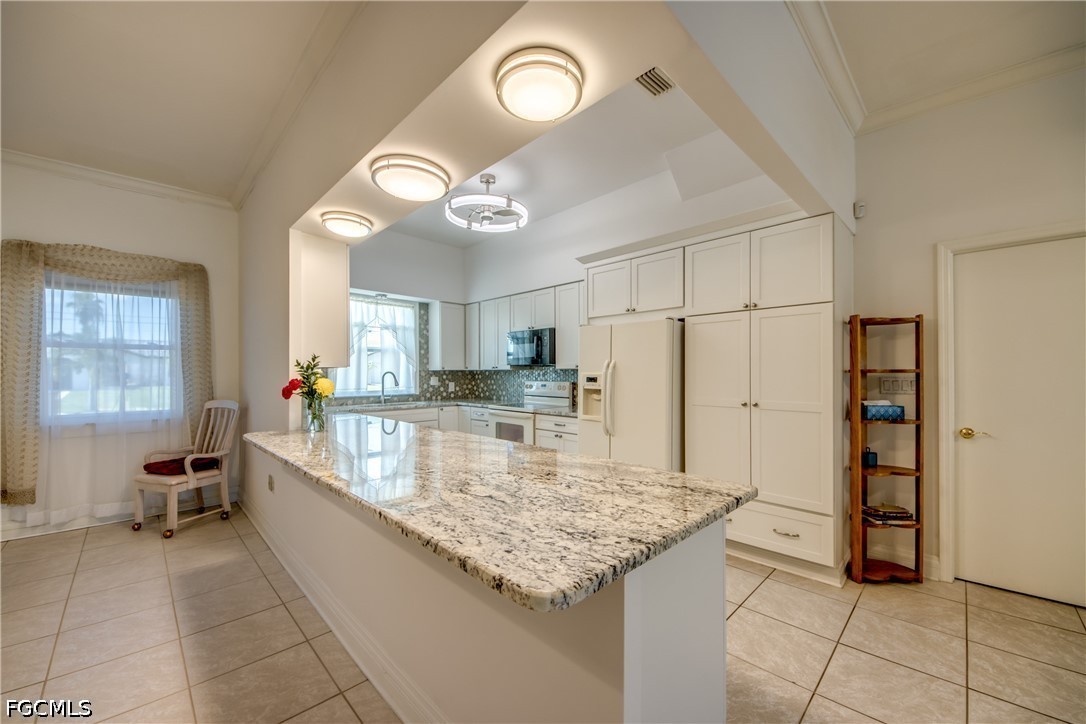 2 Bed Waterfront Home for Sale in Cape Coral, photo 10