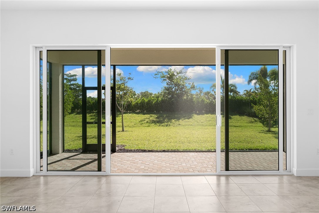2 Bed SingleFamilyResidence for Sale in Naples, photo 10