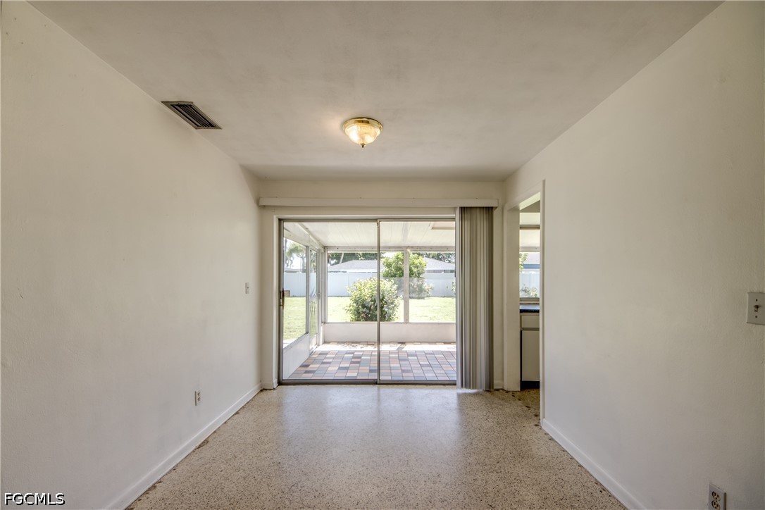 2 Bed SingleFamilyResidence for Sale in Cape Coral, photo 10