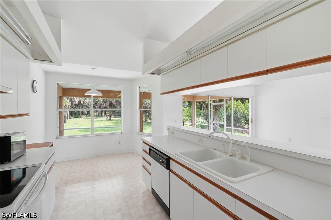 3 Bed SingleFamilyResidence for Sale in Naples, photo 10