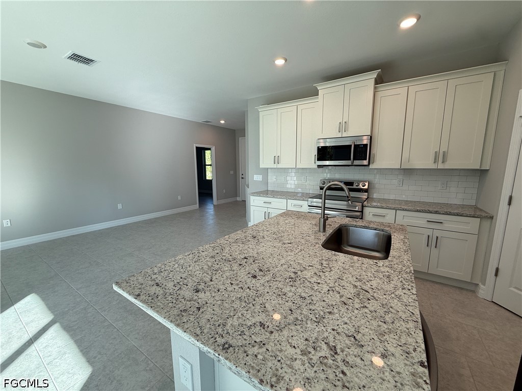 3 Bed SingleFamilyResidence for Sale in Lehigh Acres, photo 10