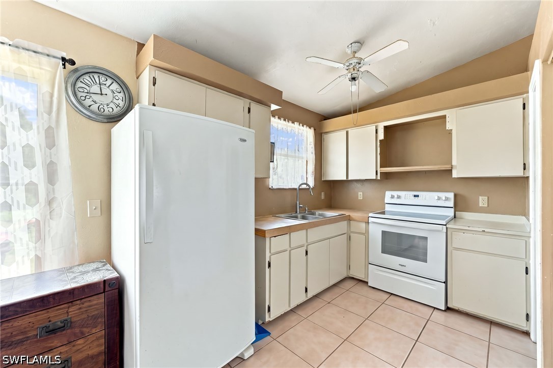 3 Bed SingleFamilyResidence for Sale in Naples, photo 10