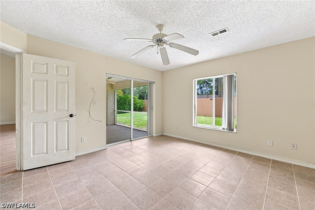 3 Bed SingleFamilyResidence for Sale in Naples, photo 10