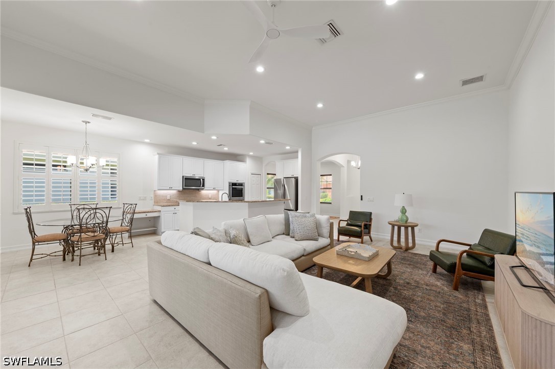 3 Bed Pool Home for Sale in Villa Capri, photo 10
