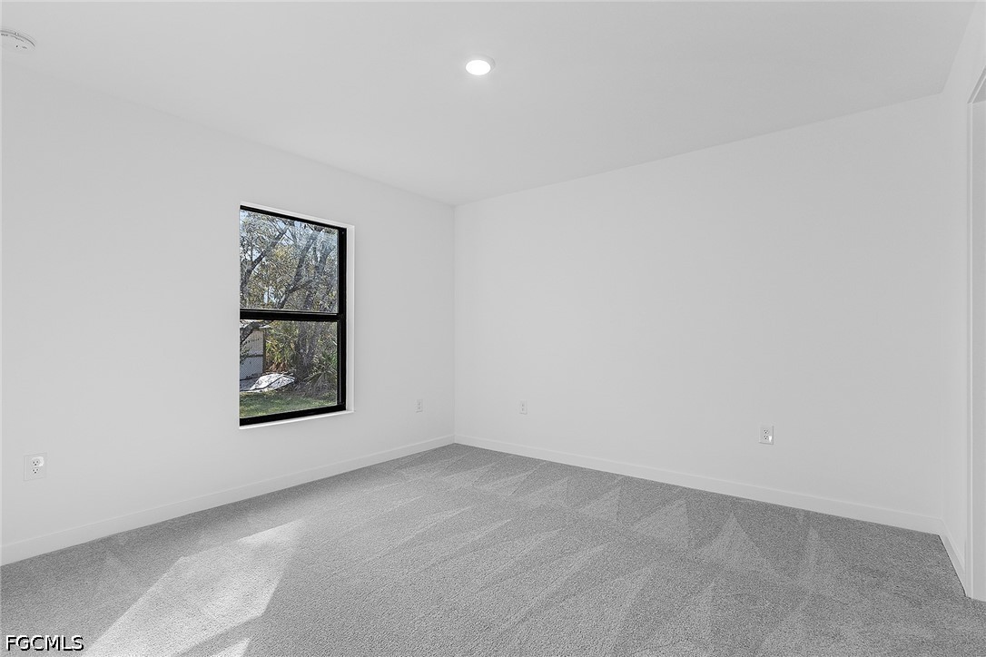 3 Bed SingleFamilyResidence for Sale in Mirror Lakes, photo 10