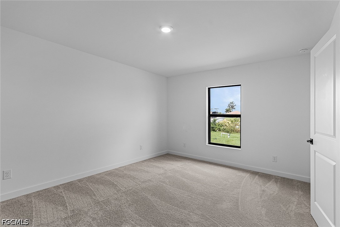 3 Bed SingleFamilyResidence for Sale in Mirror Lakes, photo 10