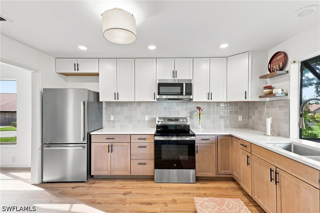2 Bed SingleFamilyResidence for Sale in Fort Myers, photo 10