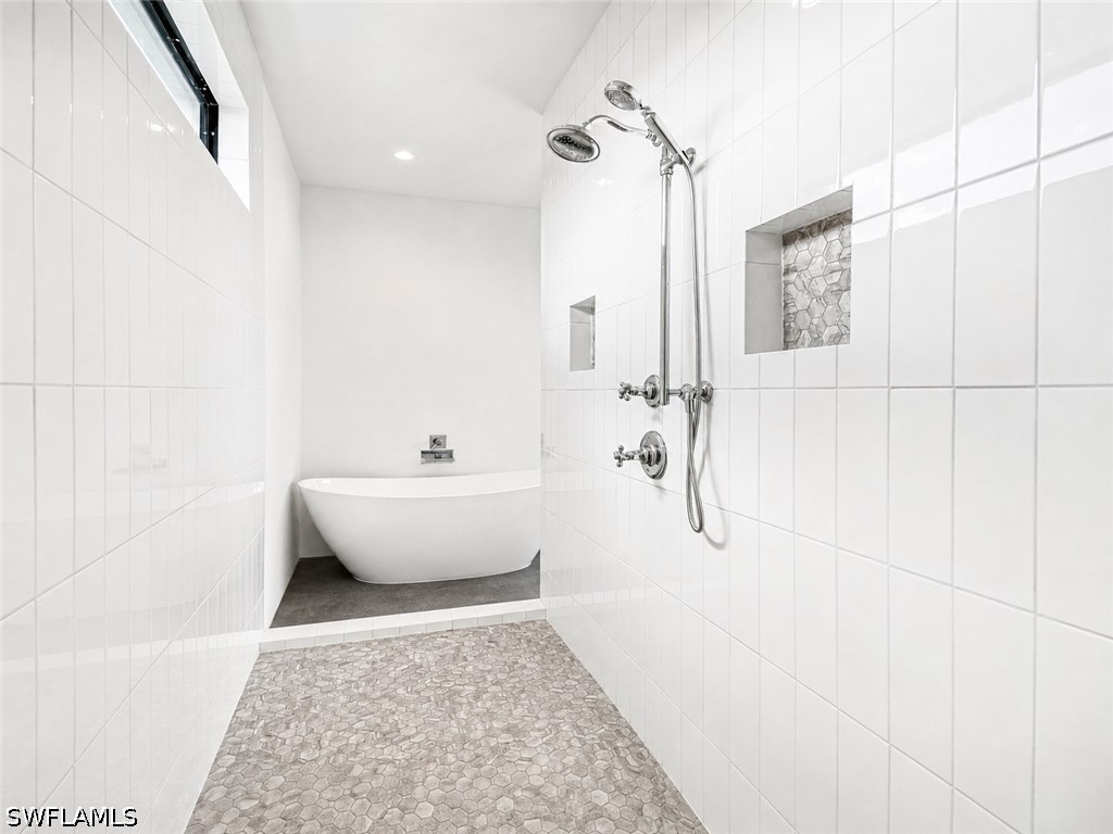 3 Bed Pool Home for Sale in Isles Of Capri, photo 10