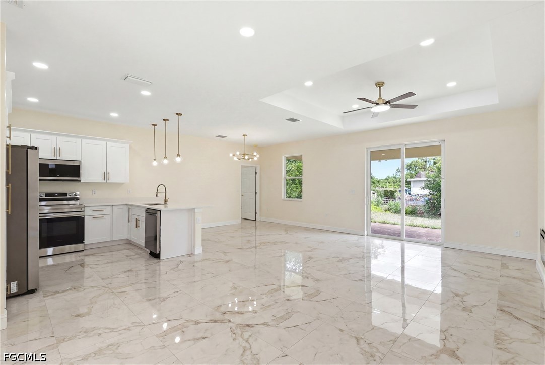 3 Bed SingleFamilyResidence for Sale in Lehigh Acres, photo 10
