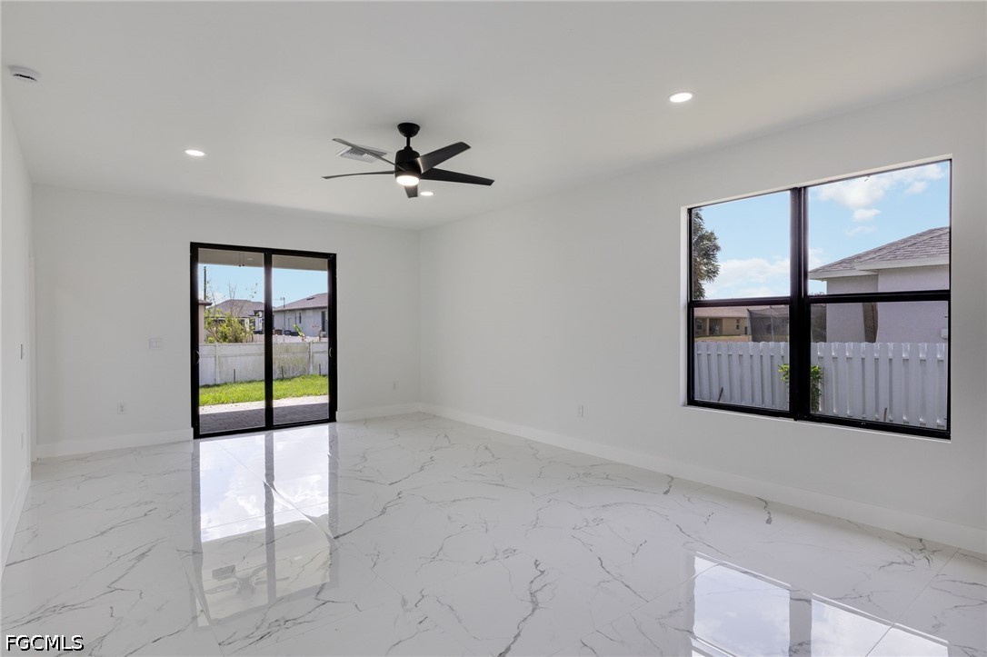 3 Bed SingleFamilyResidence for Sale in Lehigh Acres, photo 10