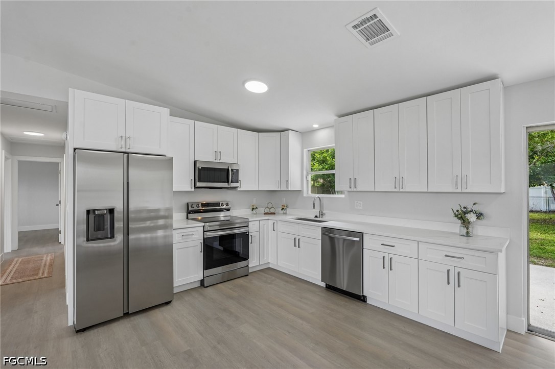 3 Bed SingleFamilyResidence for Sale in Cape Coral, photo 10