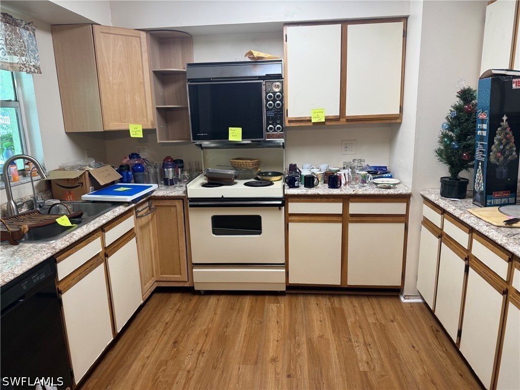 4 Bed SingleFamilyResidence for Sale in Fort Myers, photo 10