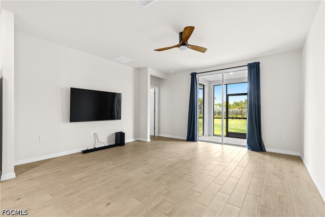 3 Bed SingleFamilyResidence for Sale in Crescent Lakes, photo 10