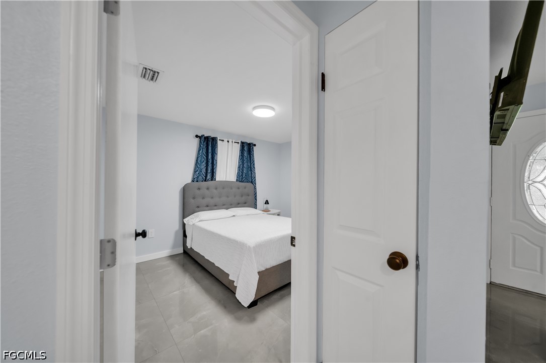 2 Bed SingleFamilyResidence for Sale in North Fort Myers, photo 10