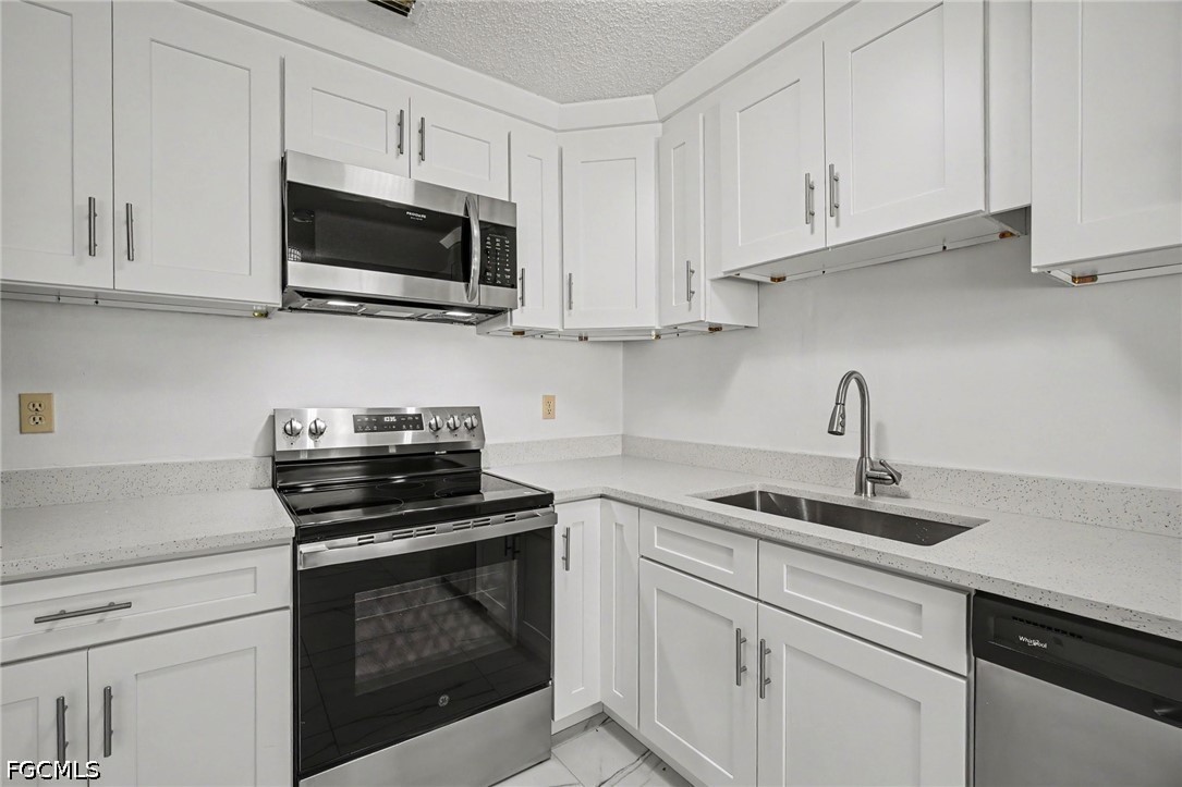 2 Bed SingleFamilyResidence for Sale in Cape Coral, photo 10