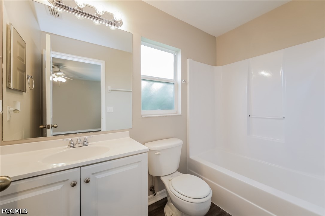 3 Bed SingleFamilyResidence for Sale in Mirror Lakes, photo 10