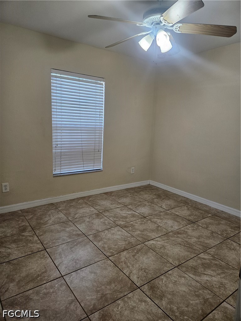 3 Bed SingleFamilyResidence for Sale in Lehigh Acres, photo 10