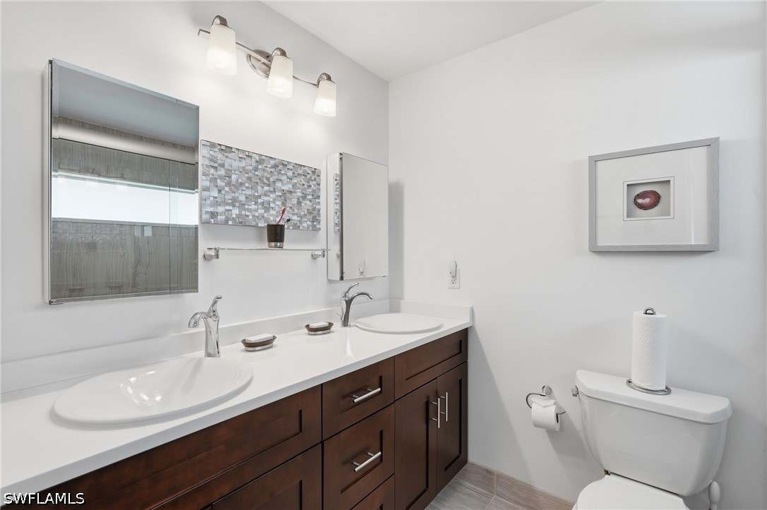 3 Bed Pool Home for Sale in Lakewood, photo 10