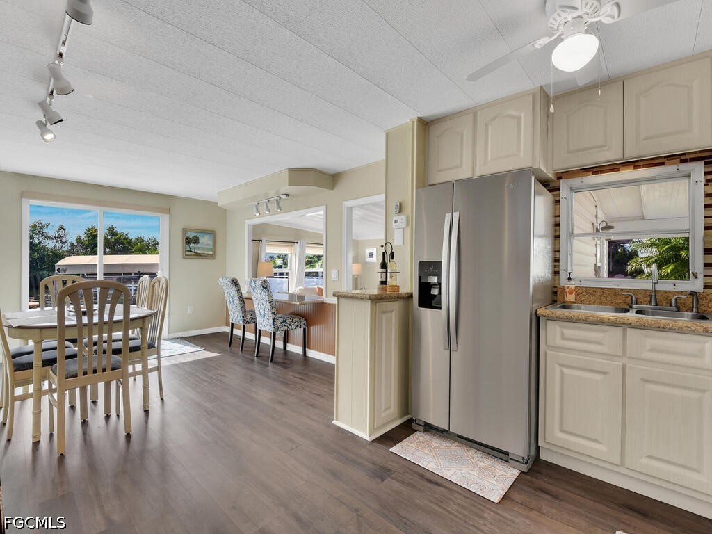 2 Bed Waterfront Home for Sale in Fort Myers, photo 10