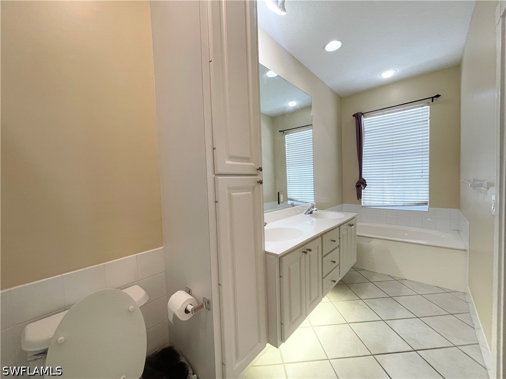 3 Bed Waterfront Home for Sale in The Cove, photo 10