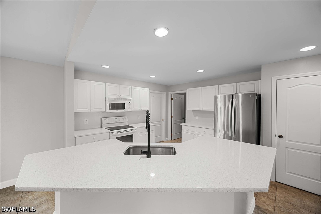3 Bed SingleFamilyResidence for Sale in Cape Coral, photo 10