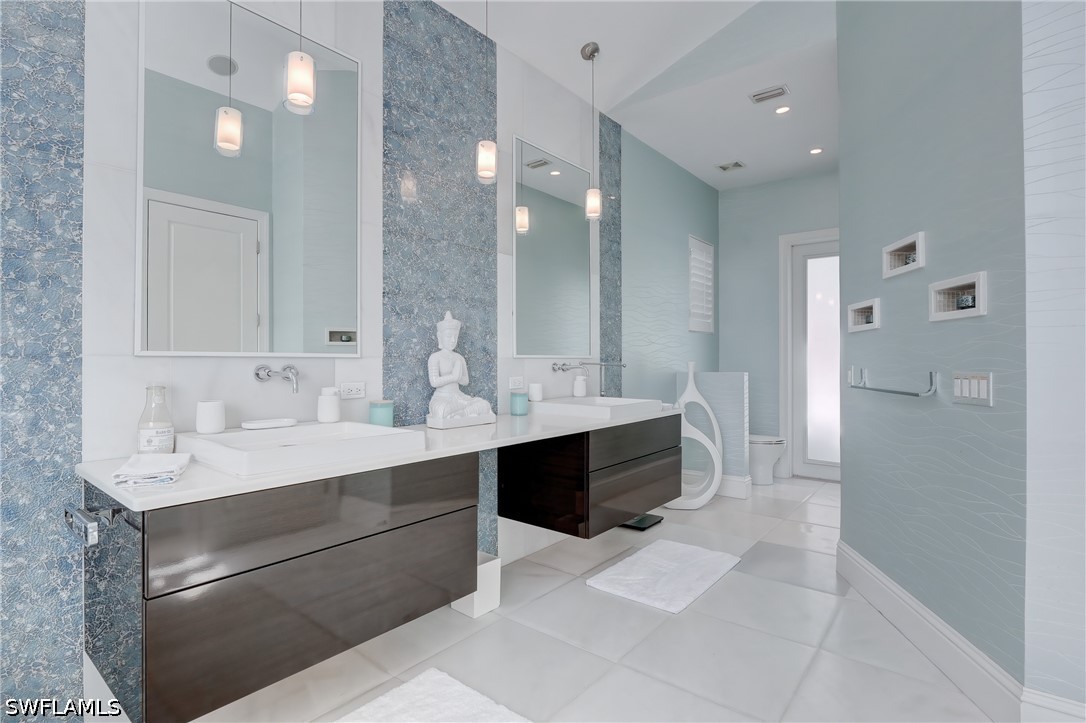 5 Bed Pool Home for Sale in Olde Naples, photo 10