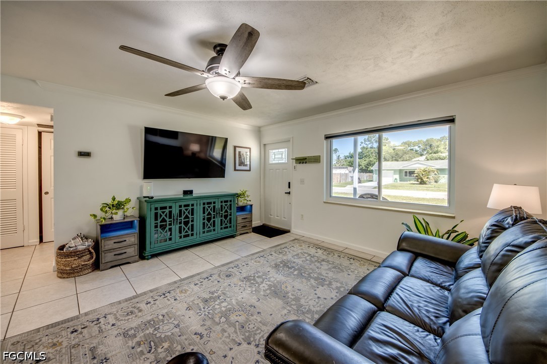 3 Bed SingleFamilyResidence for Sale in Naples, photo 10