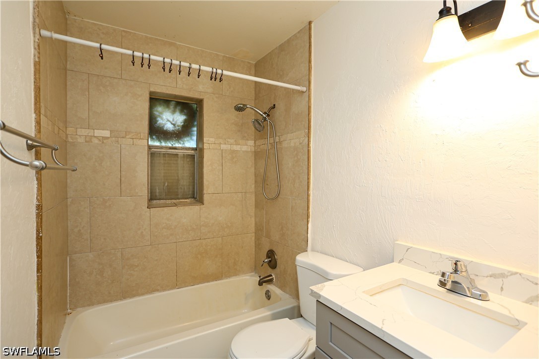 2 Bed SingleFamilyResidence for Sale in Naples, photo 10