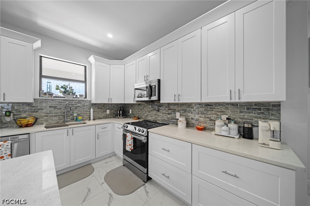 4 Bed SingleFamilyResidence for Sale in Lehigh Acres, photo 10