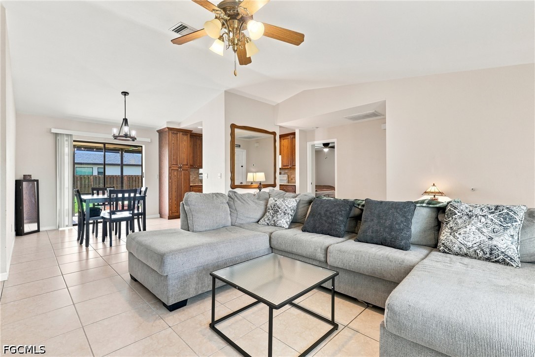 3 Bed SingleFamilyResidence for Sale in Cape Coral, photo 10