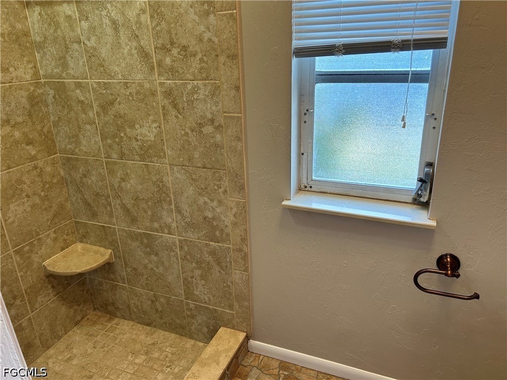 3 Bed SingleFamilyResidence for Sale in Cape Coral, photo 10